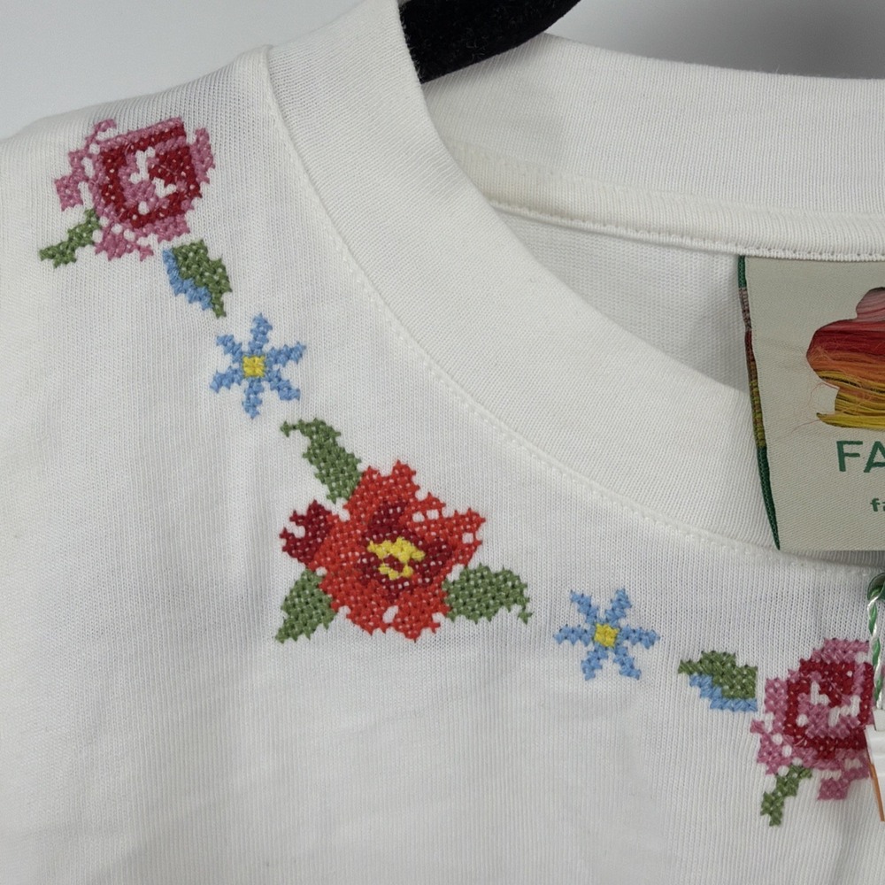 Farm Rio Cross Stitch Flowers Off-White Tshirt Top XS New - Picture 3 of 9